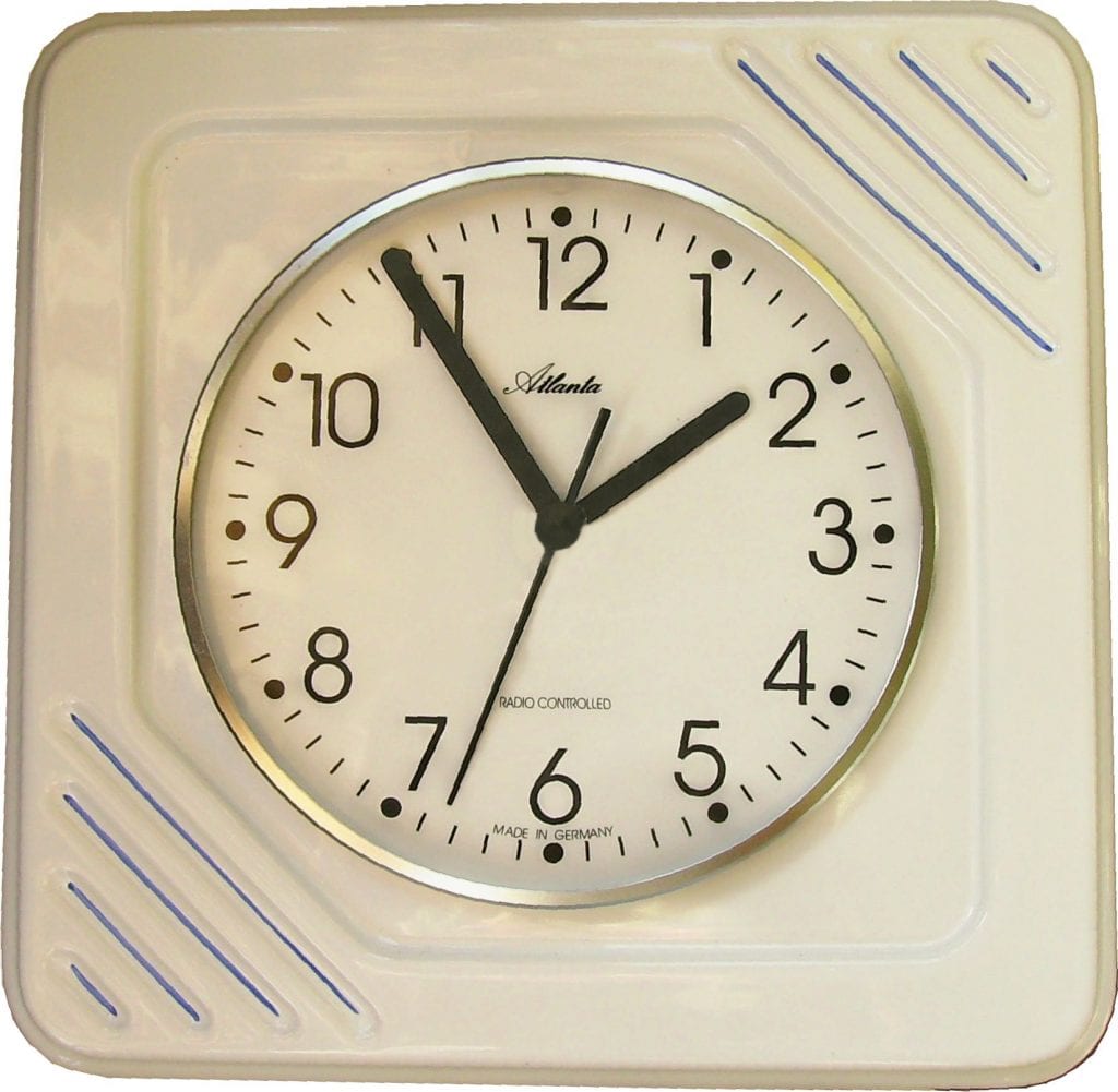 Küchenuhr viereckig Pudding-Grün glänzend Funkuhr – Evit Uhren und