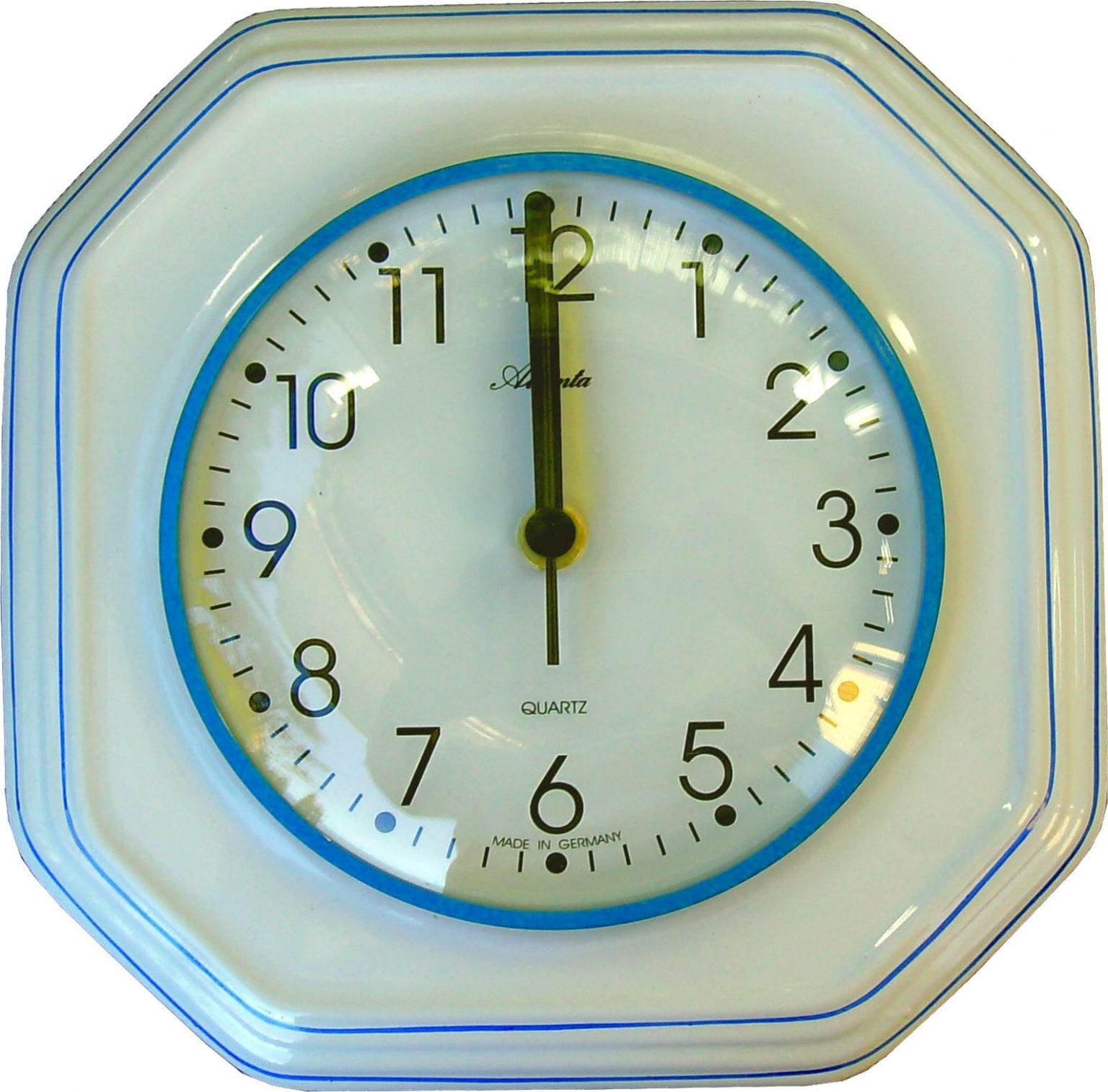 Keramik Küchenuhr Atlanta Blaustreifen handbemalt Quarzuhr – Evit Uhren
